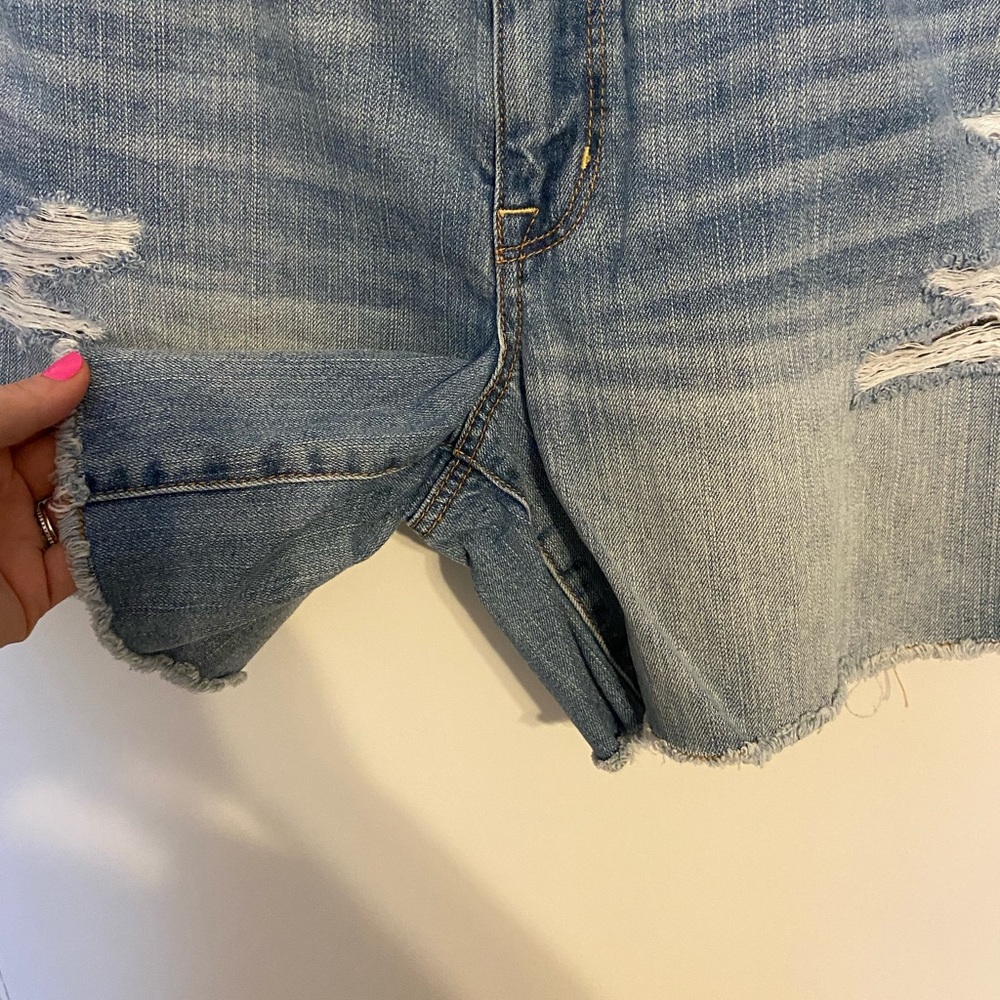 Like new AE shorts - Picture 2 of 5